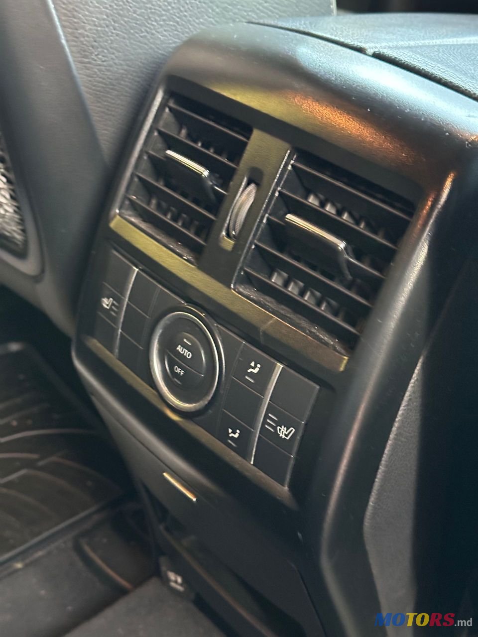 2012' Mercedes-Benz M Класс photo #1