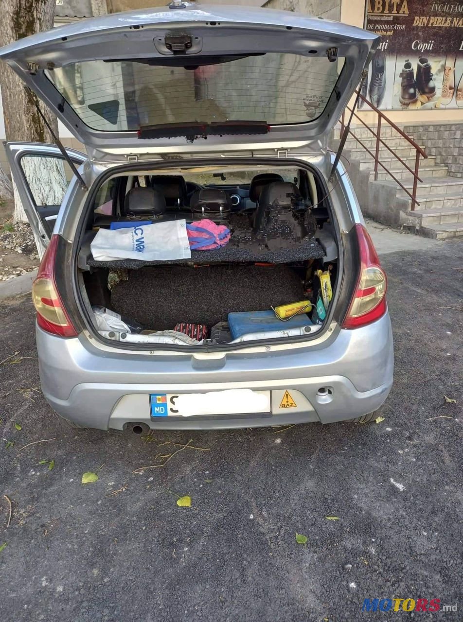 2008' Dacia Sandero photo #6