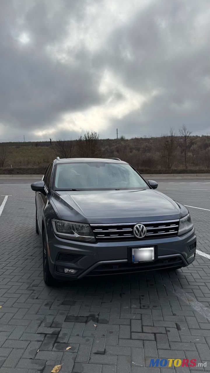 2019' Volkswagen Tiguan photo #1
