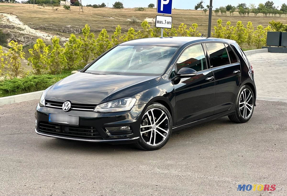 2017' Volkswagen Golf photo #2