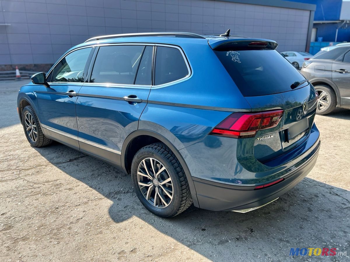 2018' Volkswagen Tiguan photo #5