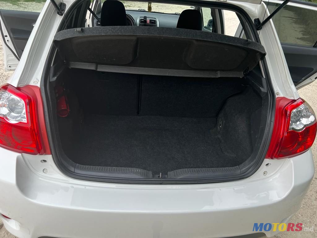 2012' Toyota Auris photo #5