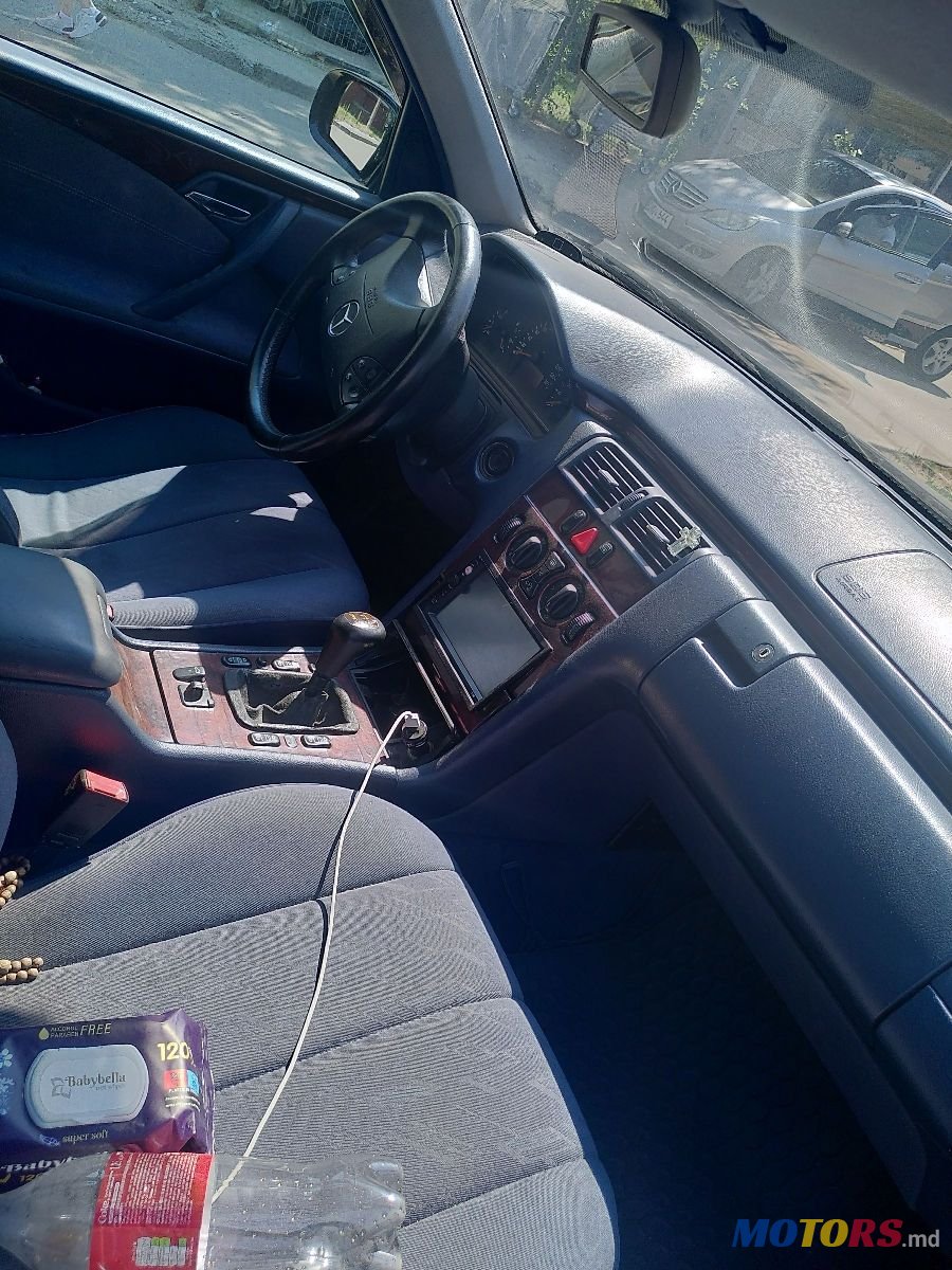 2001' Mercedes-Benz E-Class photo #3