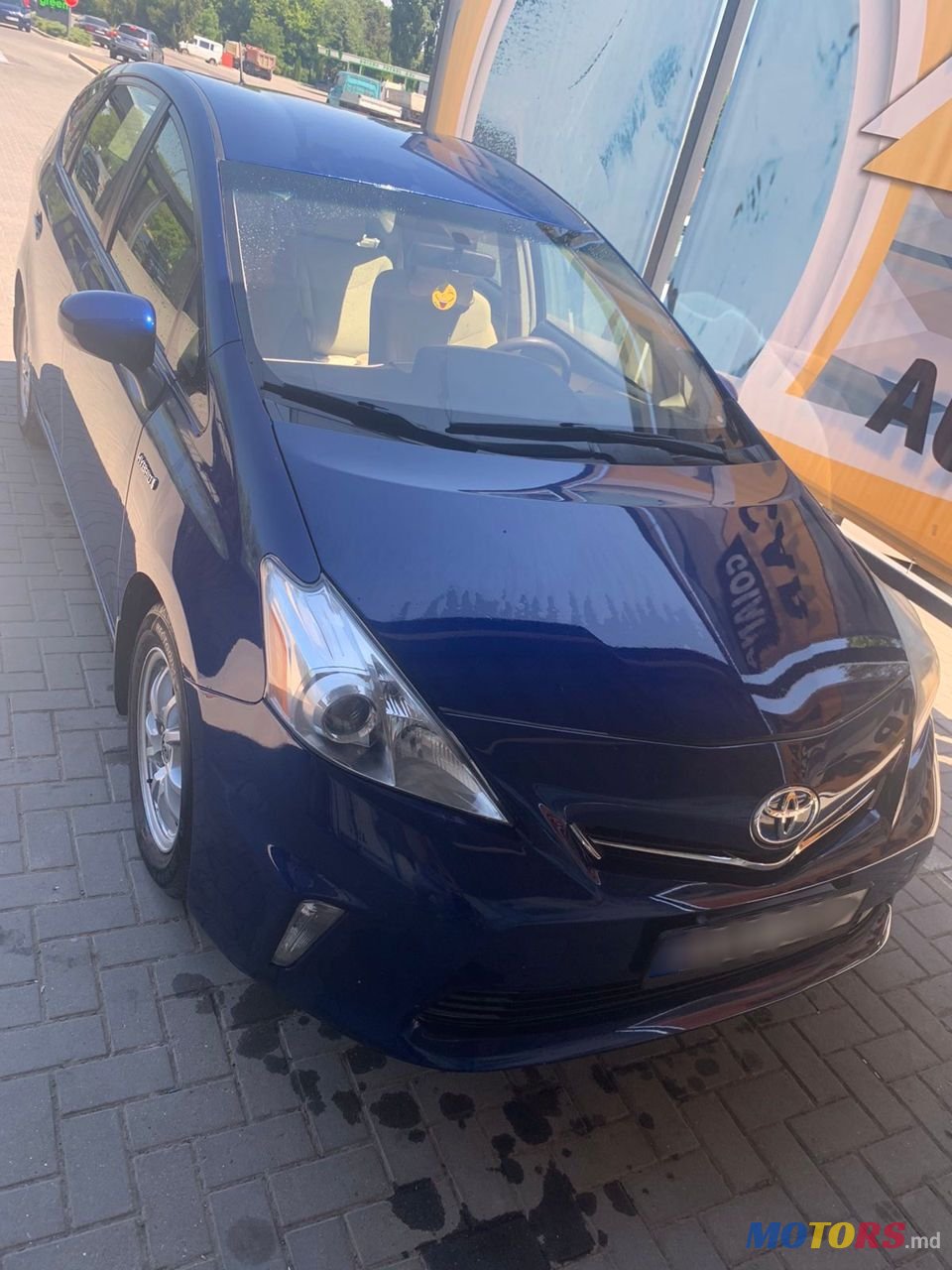 2013' Toyota Prius v photo #6