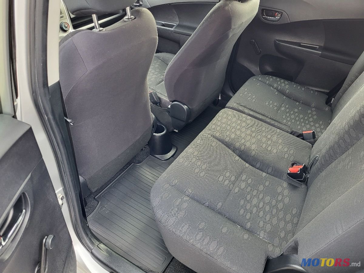 2015' Subaru Trezia photo #2