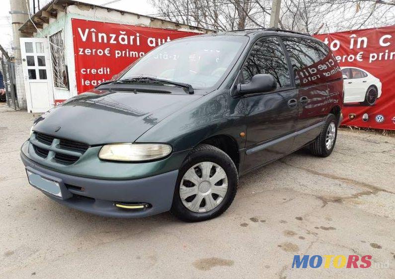 2001' Chrysler Voyager photo #1