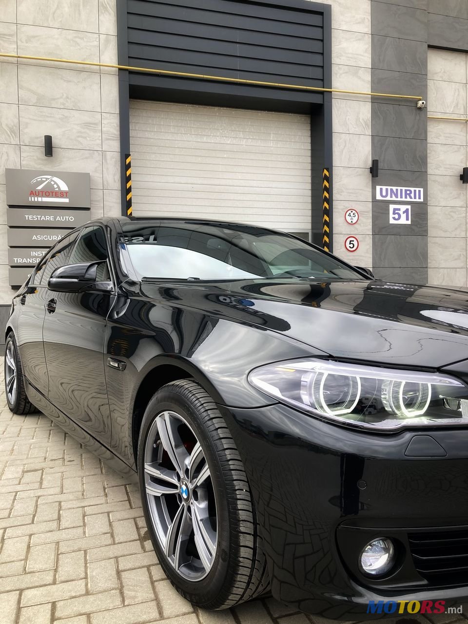 2015' BMW 5 Series photo #3