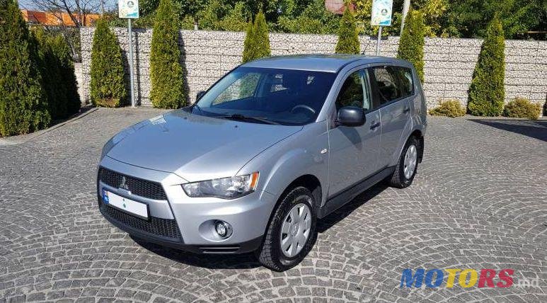 2010' Mitsubishi Outlander photo #1