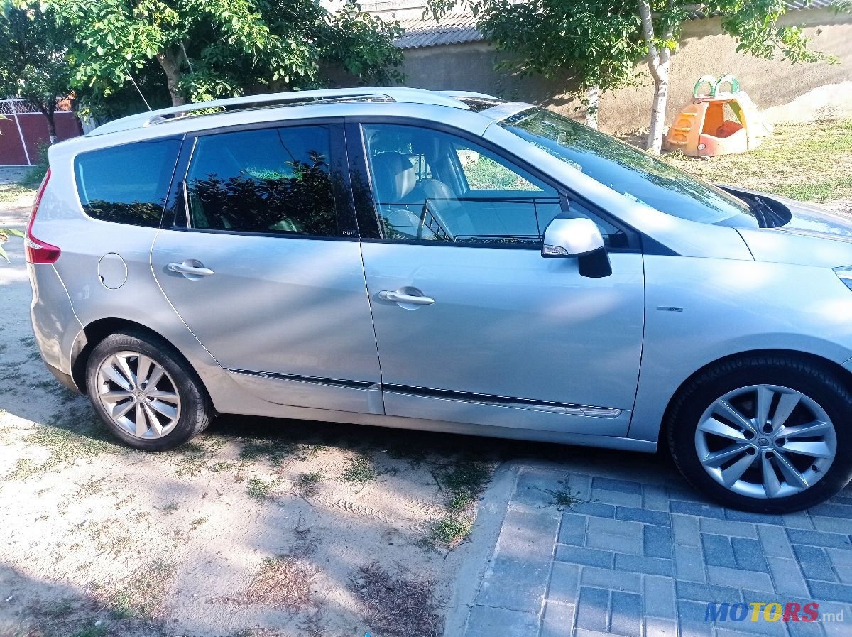 2013' Renault Grand Scenic photo #6