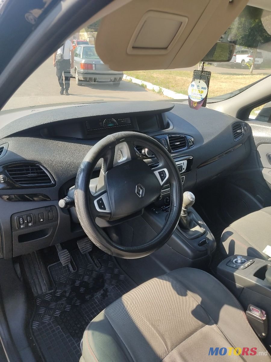2012' Renault Scenic photo #4