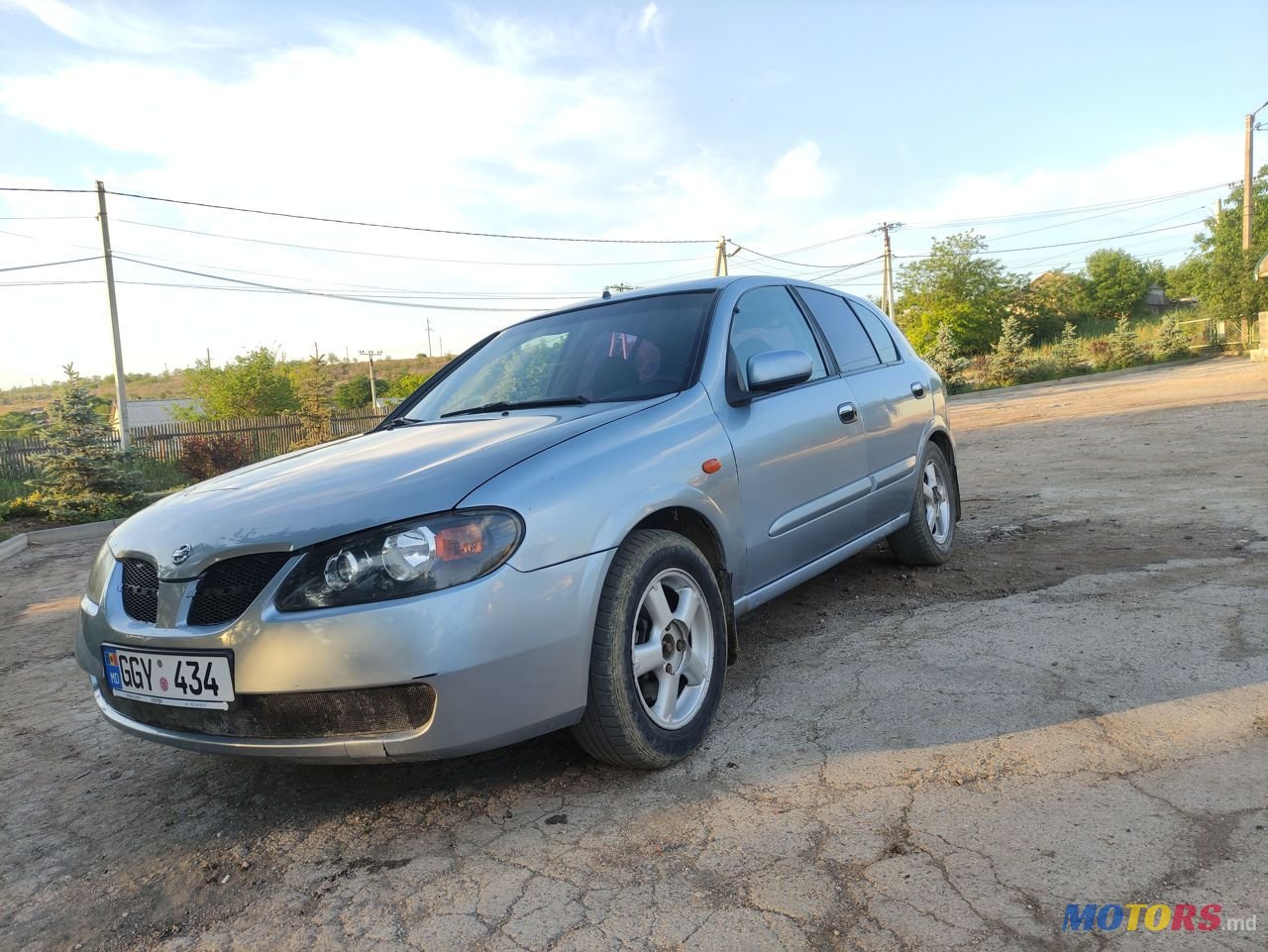 2004' Nissan Almera photo #2