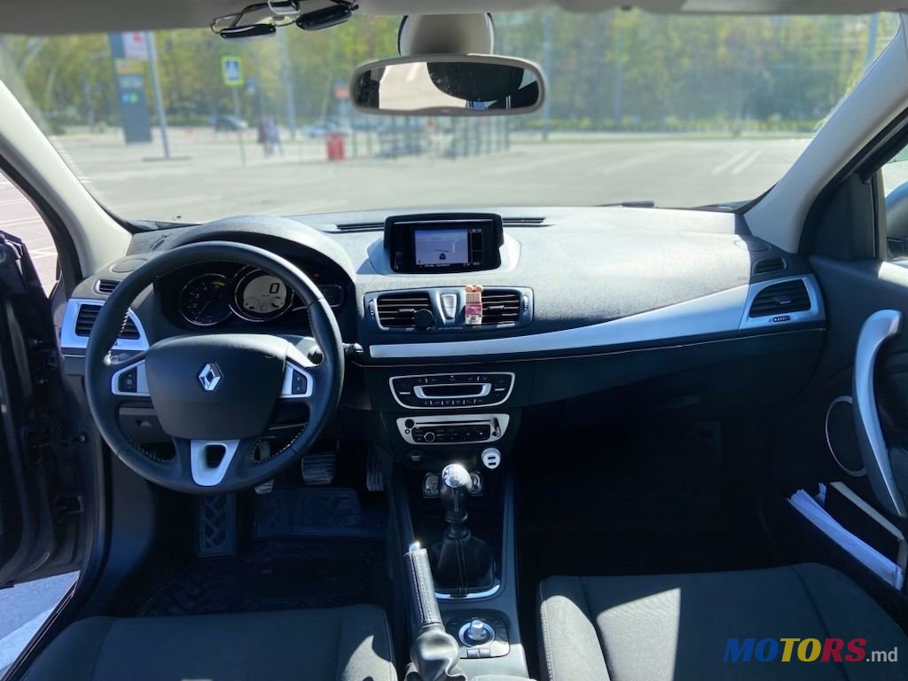2012' Renault Megane photo #5