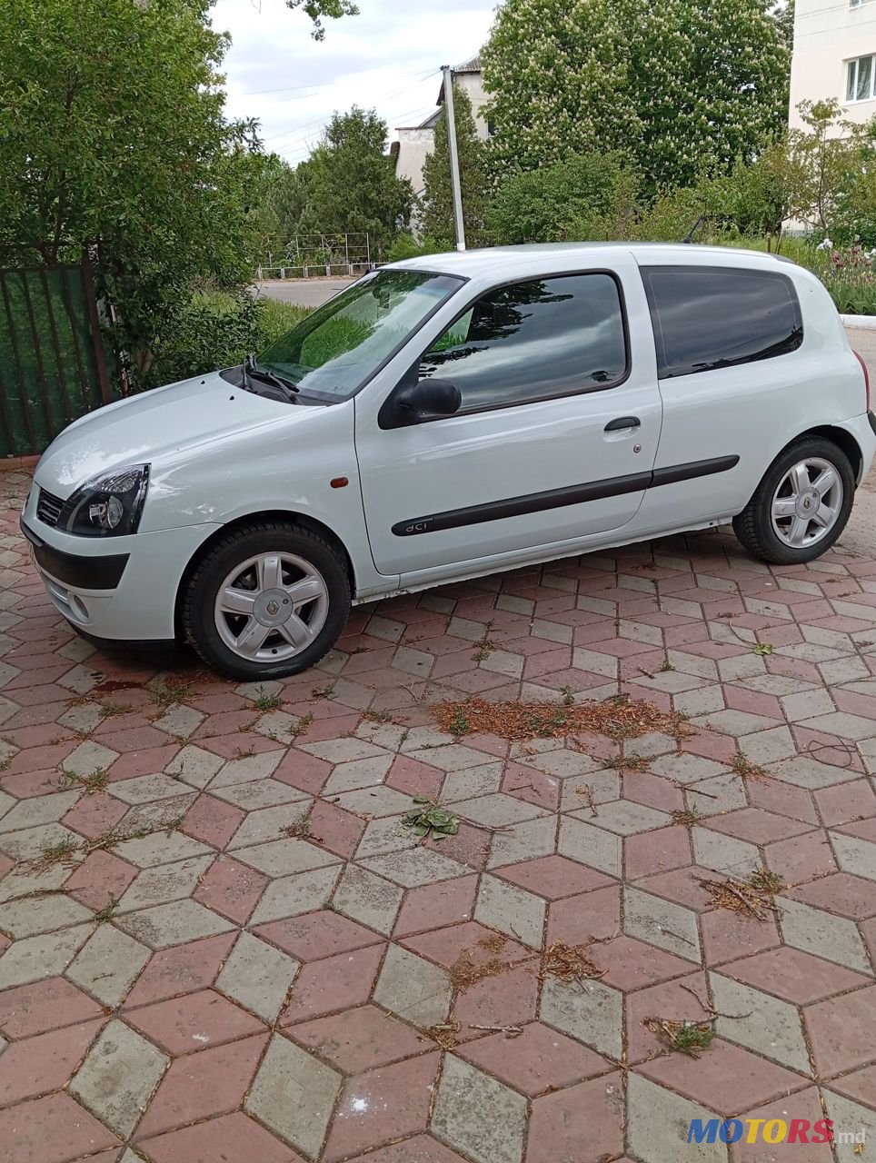 2002' Renault Clio photo #1