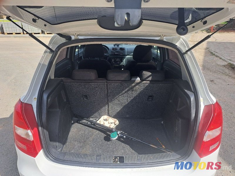 2012' Skoda Fabia photo #2