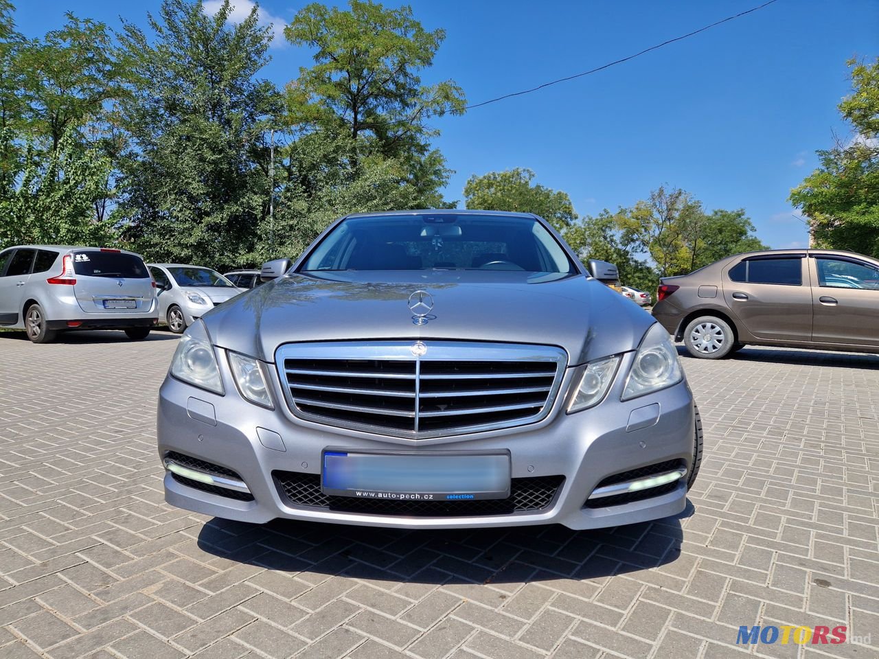 2011' Mercedes-Benz E-Class photo #2