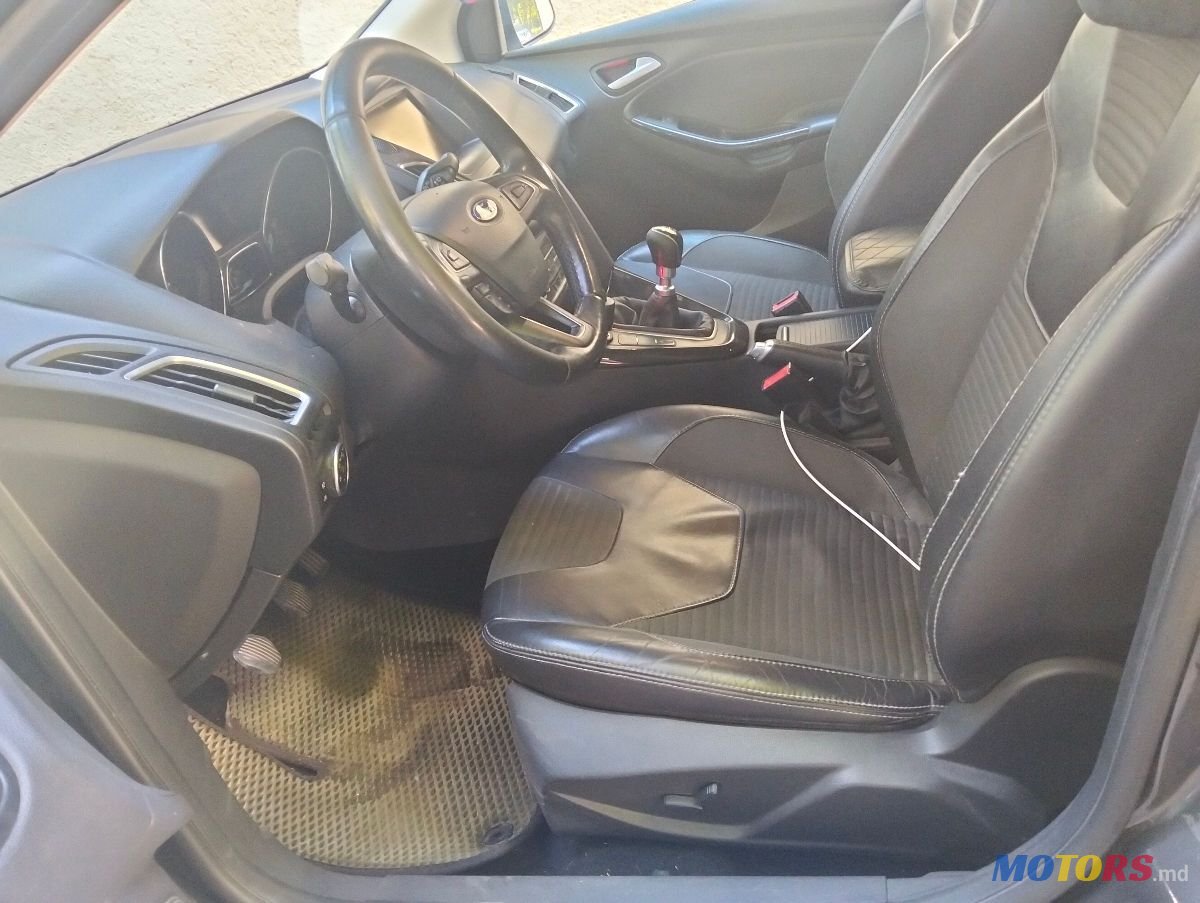 2015' Ford Focus photo #5