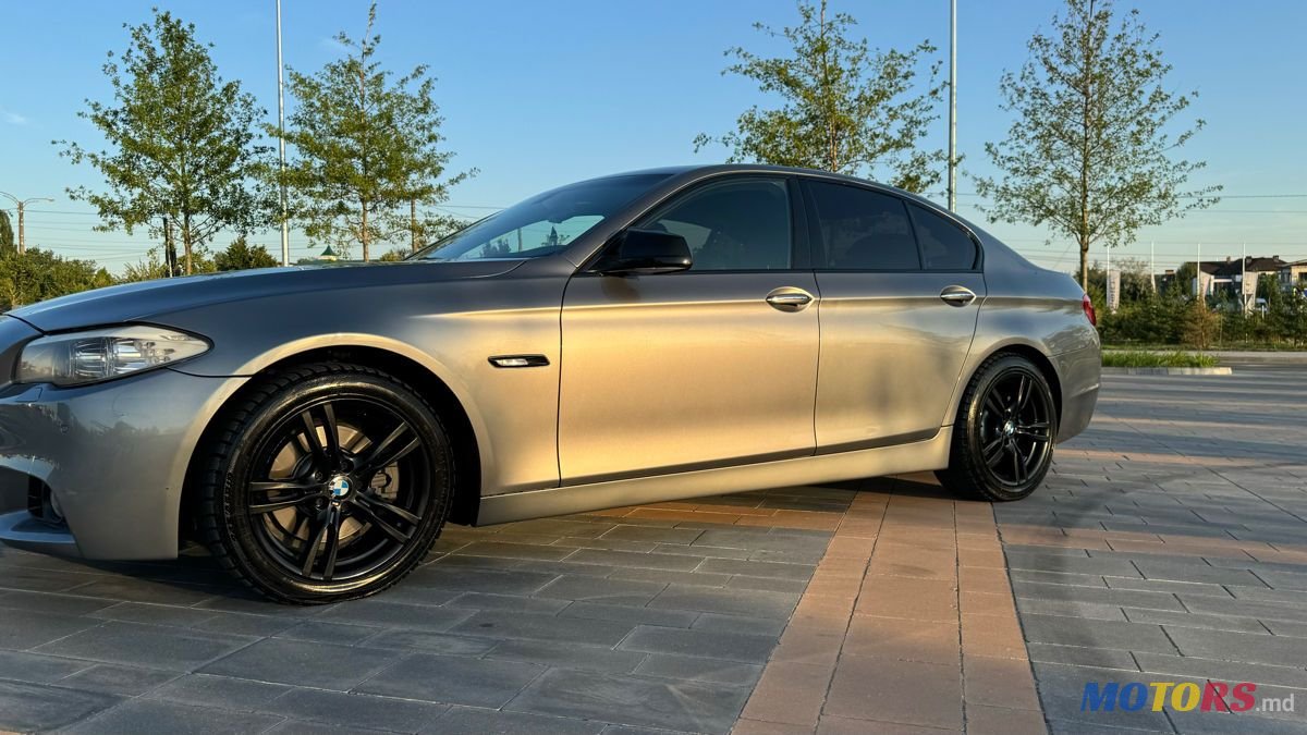 2012' BMW 5 Series photo #1