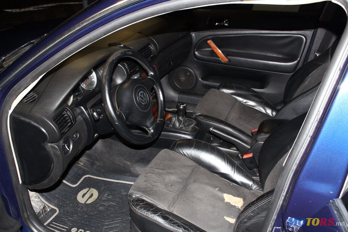 2001' Volkswagen Passat photo #6