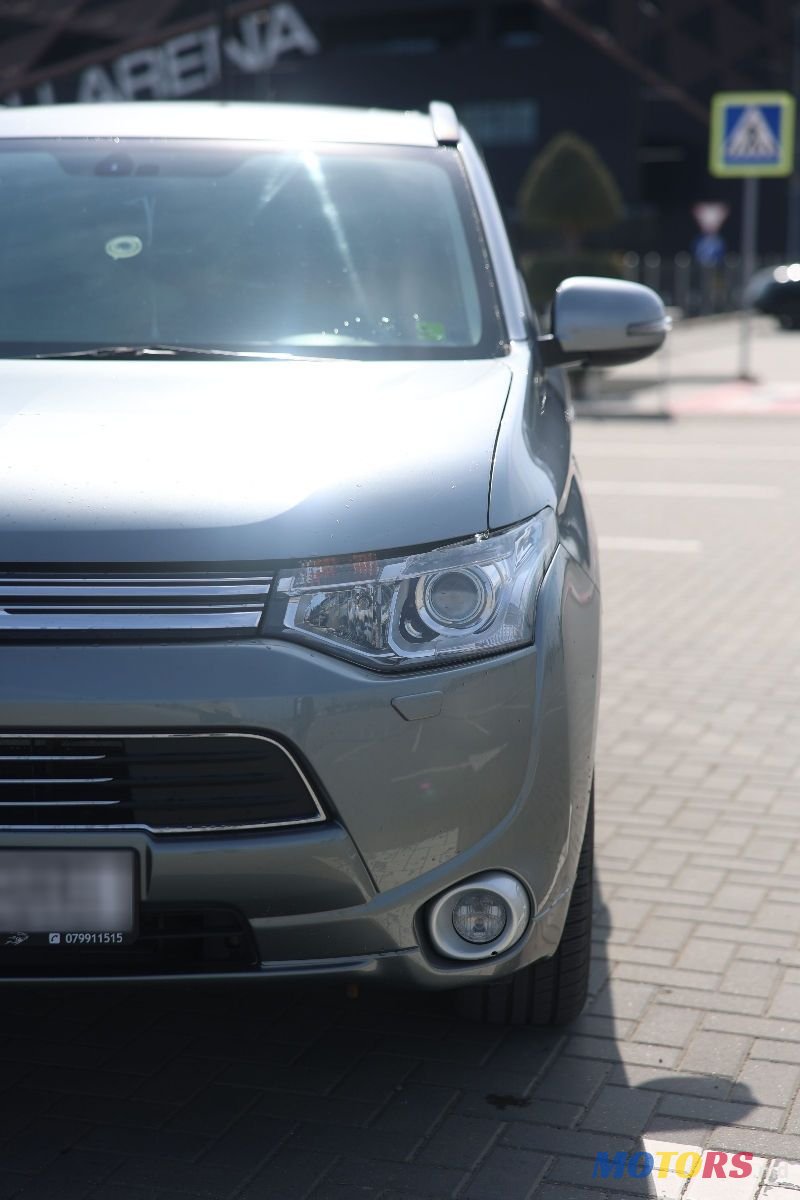 2013' Mitsubishi Outlander photo #4