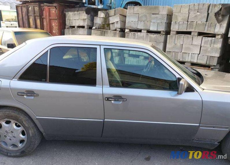 1994' Mercedes-Benz 124 photo #1