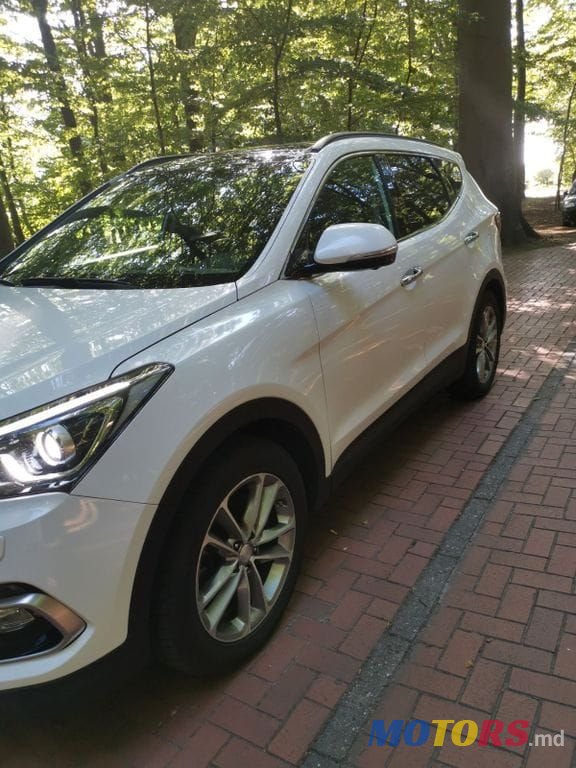 2018' Hyundai Santa Fe photo #2