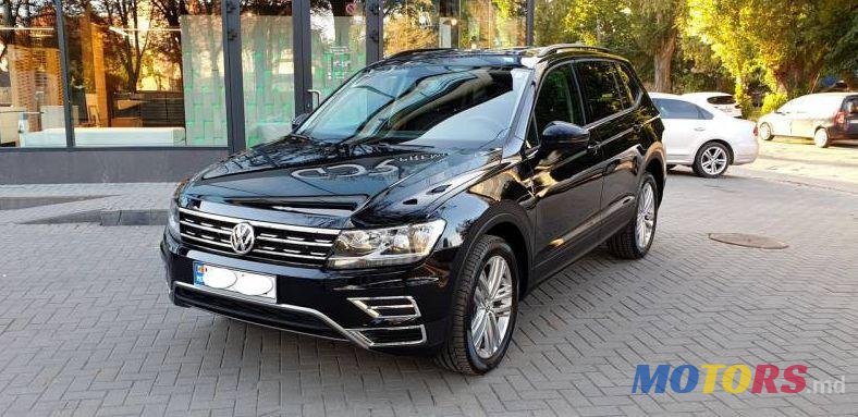 2018' Volkswagen Tiguan photo #1