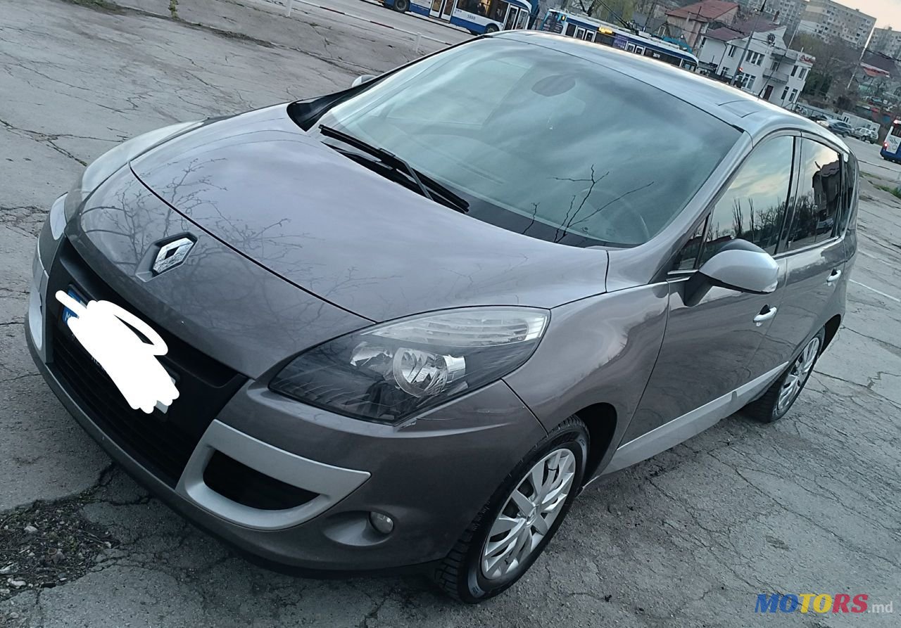 2011' Renault Scenic photo #1