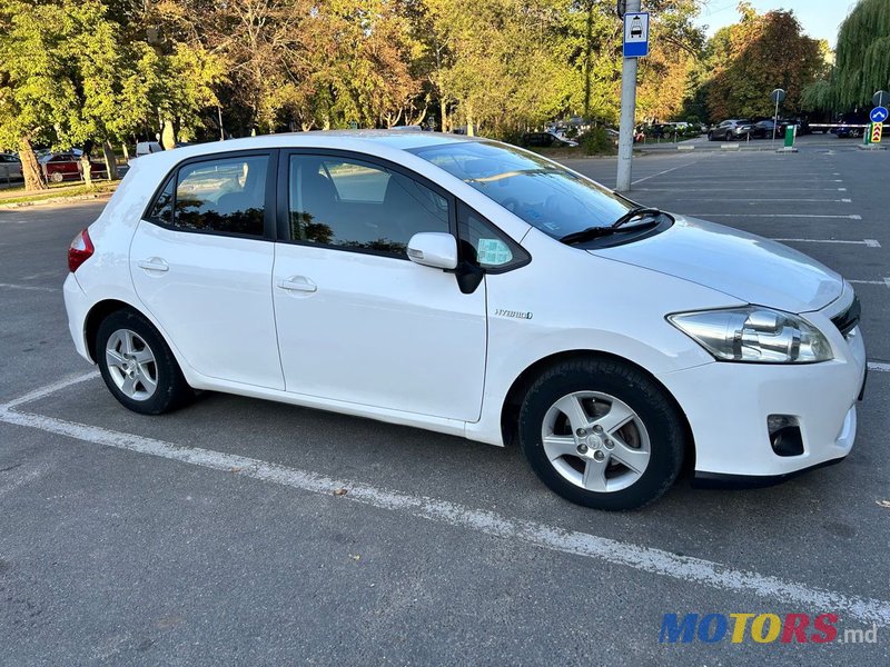 2011' Toyota Auris photo #2
