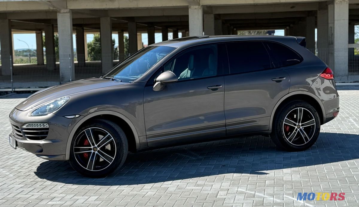 2012' Porsche Cayenne photo #1