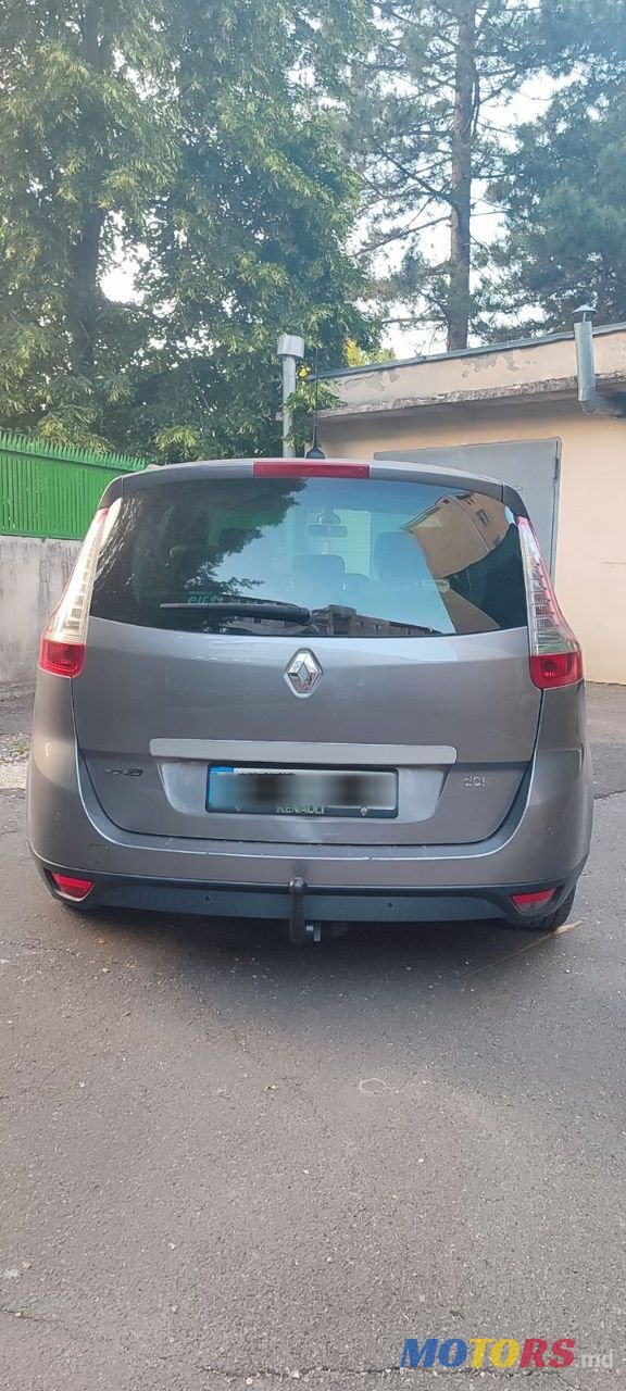 2010' Renault Grand Scenic photo #2