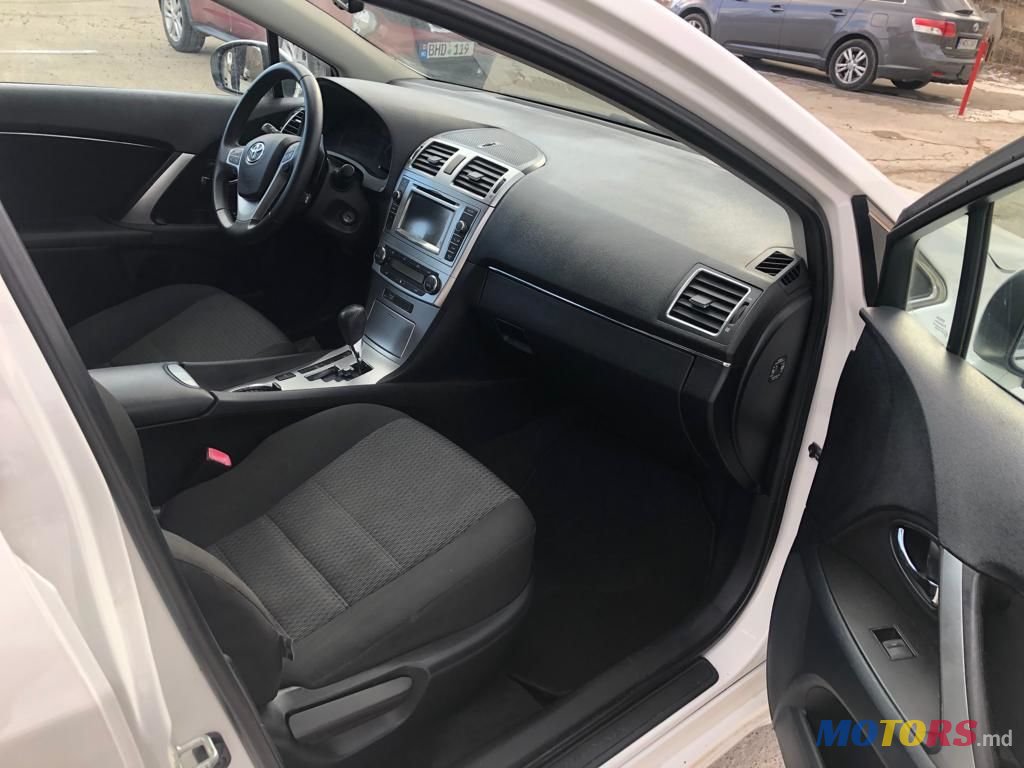 2013' Toyota Avensis photo #3