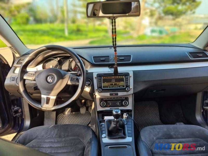 2012' Volkswagen Passat photo #5