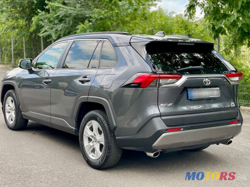 2019' Toyota RAV4 photo #3