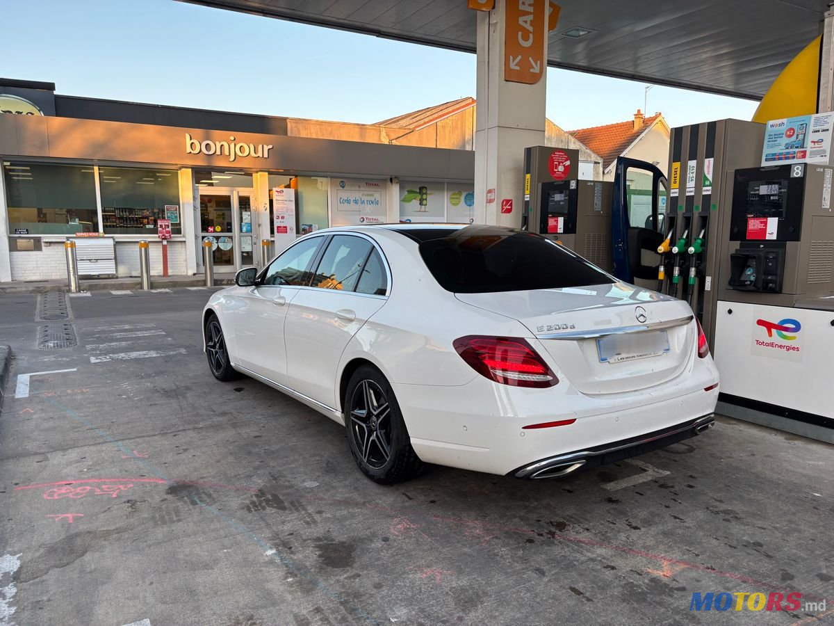 2017' Mercedes-Benz E-Class photo #2