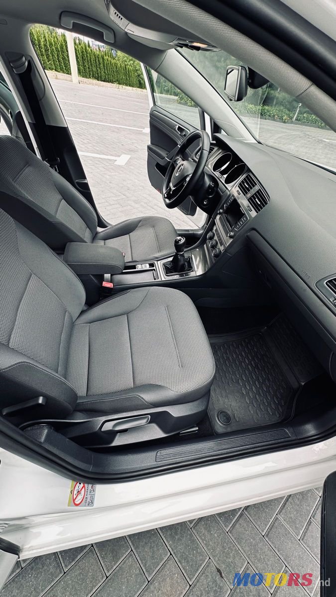 2012' Volkswagen Golf photo #6