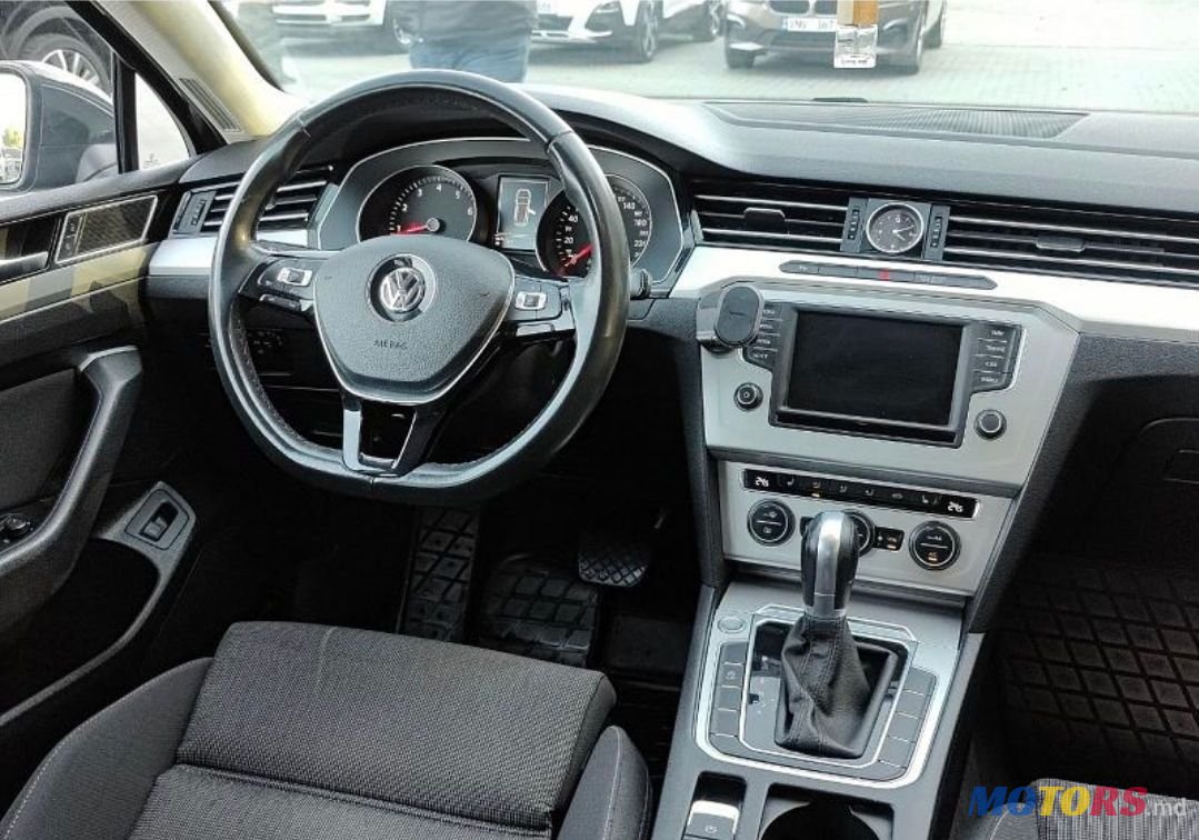 2016' Volkswagen Passat photo #6