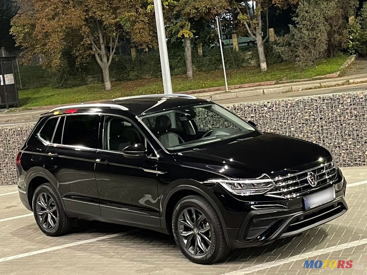 2022' Volkswagen Tiguan photo #1