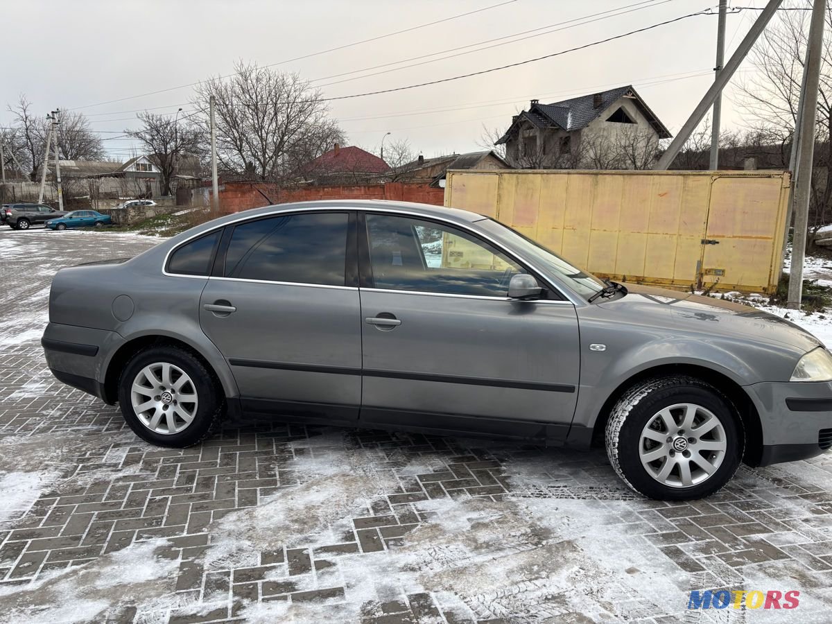 2003' Volkswagen Passat photo #3