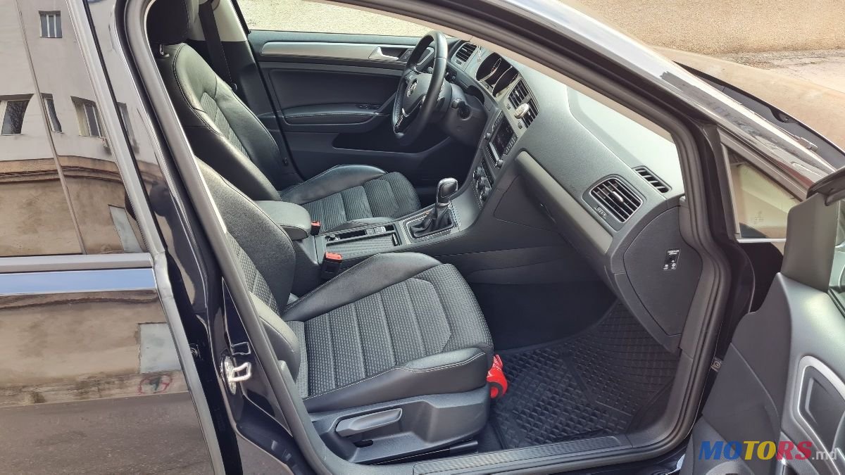 2016' Volkswagen Golf photo #6