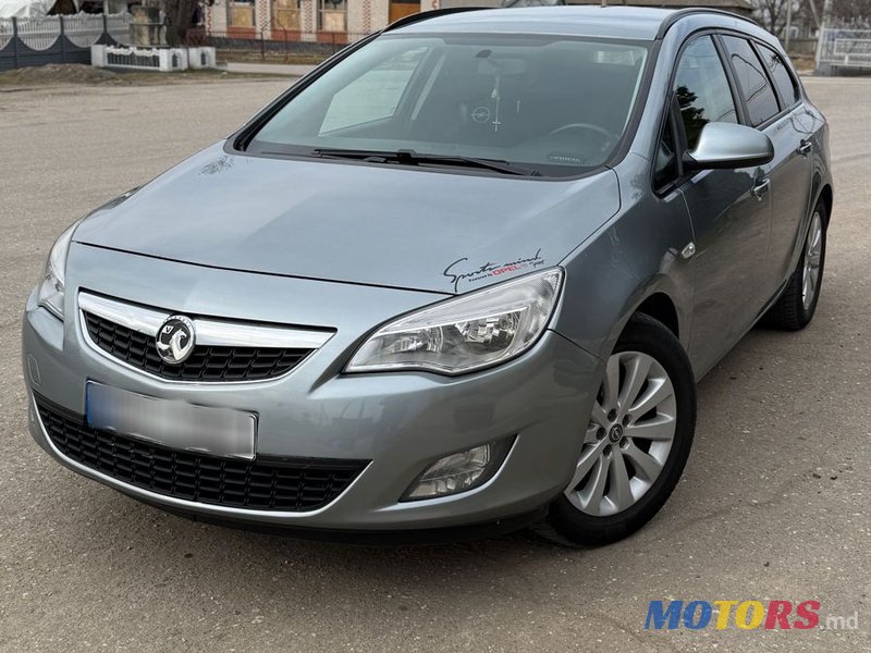 2012' Opel Astra photo #1