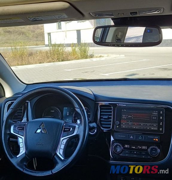 2018' Mitsubishi Outlander photo #5