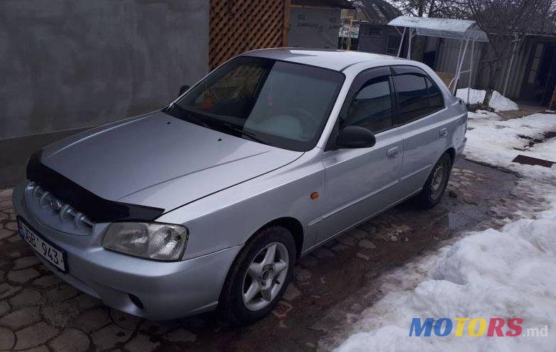 2001' Hyundai Accent photo #2