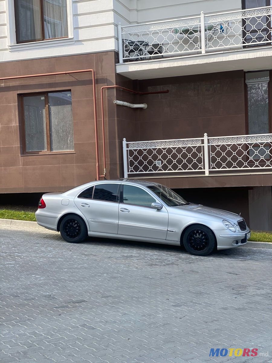 2004' Mercedes-Benz E Класс photo #3