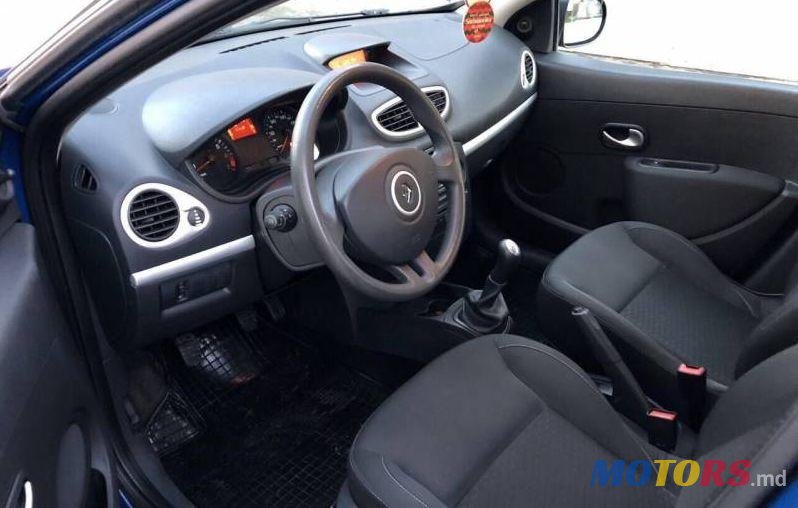 2010' Renault Clio photo #2