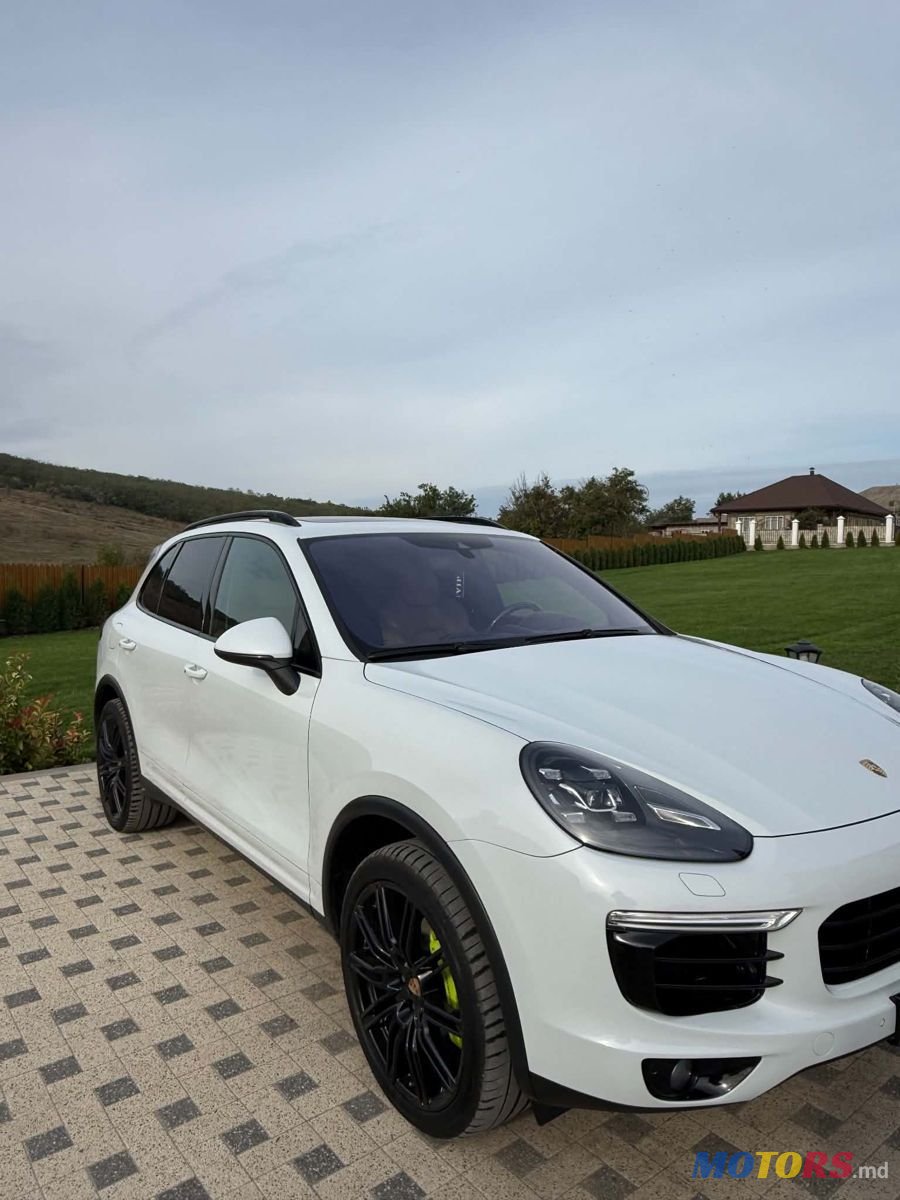 2015' Porsche Cayenne photo #2