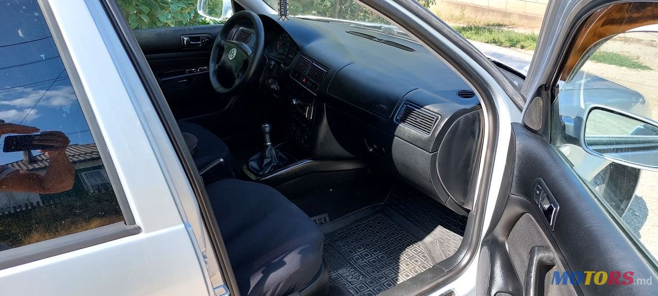 2001' Volkswagen Golf photo #6