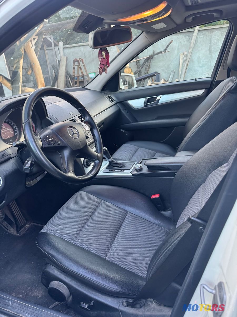 2010' Mercedes-Benz C-Class photo #4