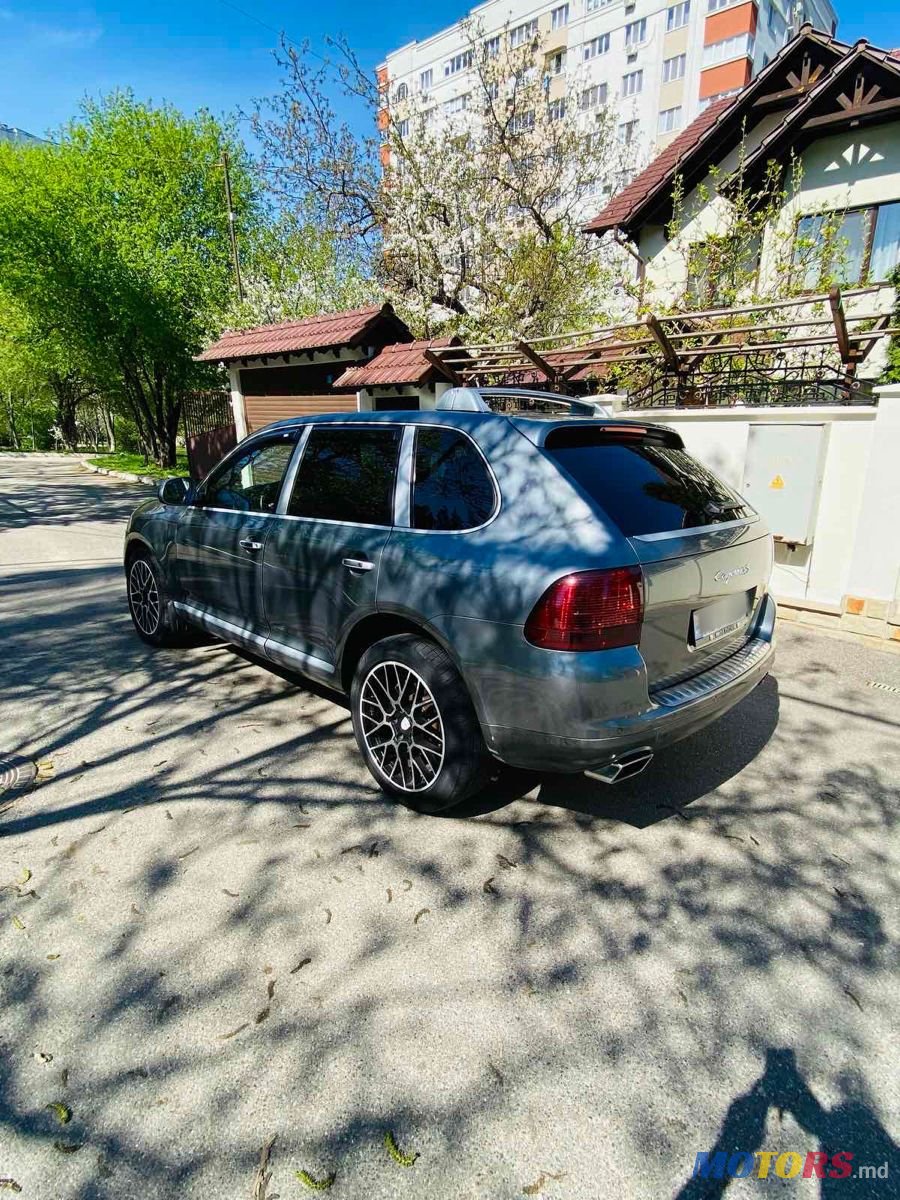 2005' Porsche Cayenne photo #1