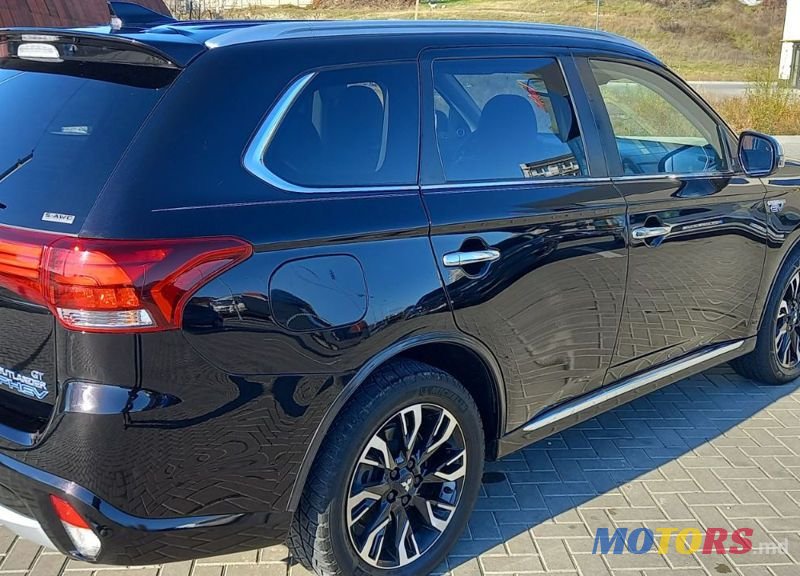 2018' Mitsubishi Outlander photo #1