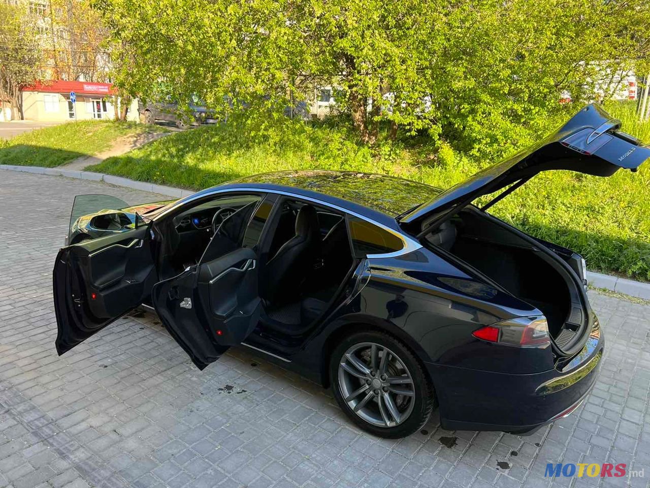 2015' Tesla Model S photo #2